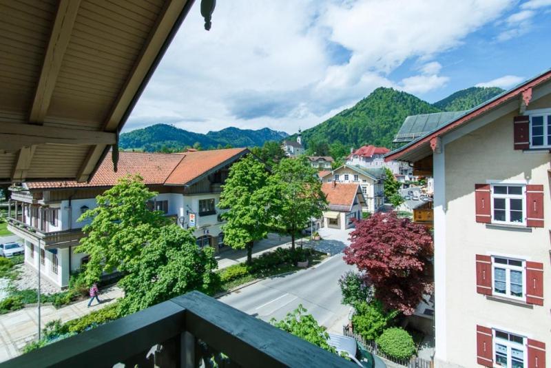 Cafe Chiemgau Und Gaestehaus Рупольдинг Экстерьер фото